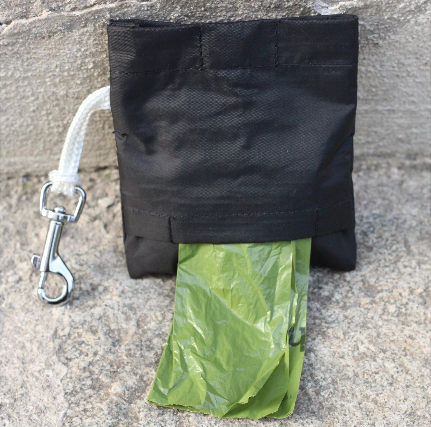 Upcycling "Poo-Bag-Tasche", Schwarz